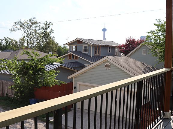 2nd image of 912 Dawson St APT 102
