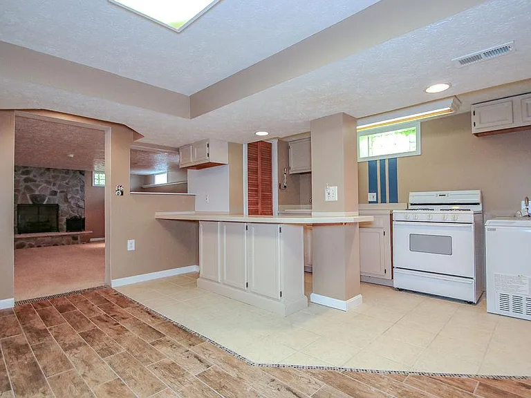 12433 Webster Rd — Photo 23