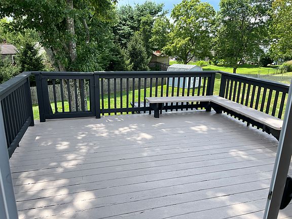 4th image of 506 Crestwood Ct