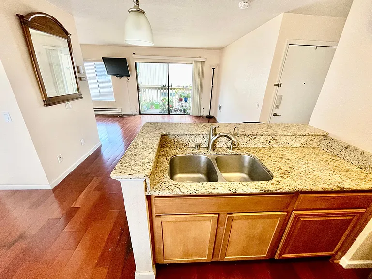 301 Glenwood Cir #147 — Photo 4