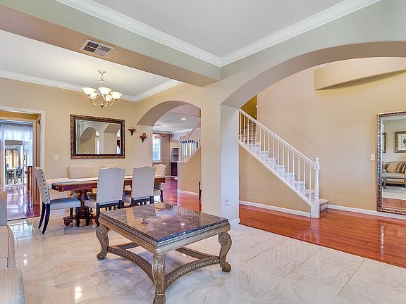 4th image of 581 Heartland Dr