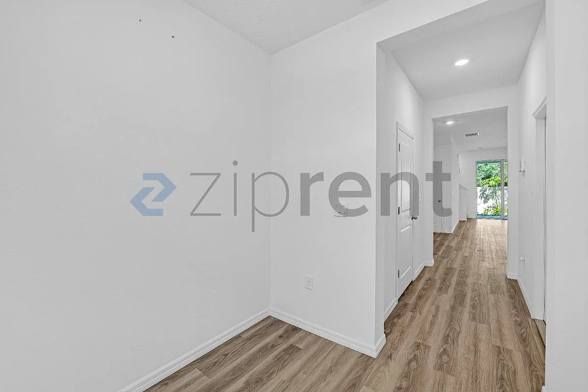 3 bed, 2.5 bath, 1673 sqft, $2,300 — Photo 2