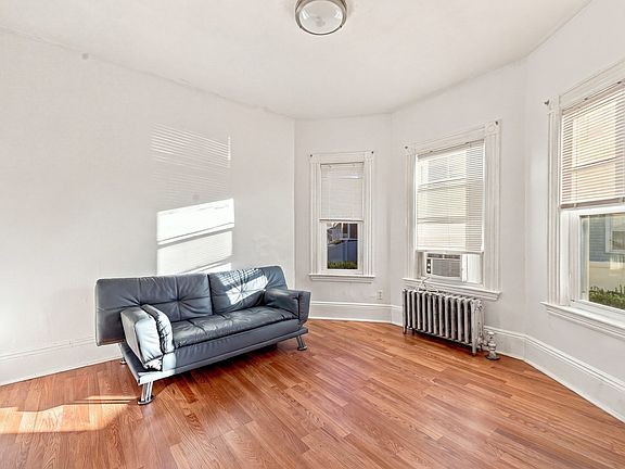 5th image of 8-10 Dane St
