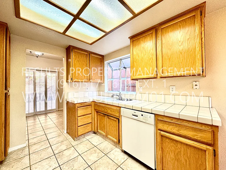 3413 Cobblestone Dr — Photo 12