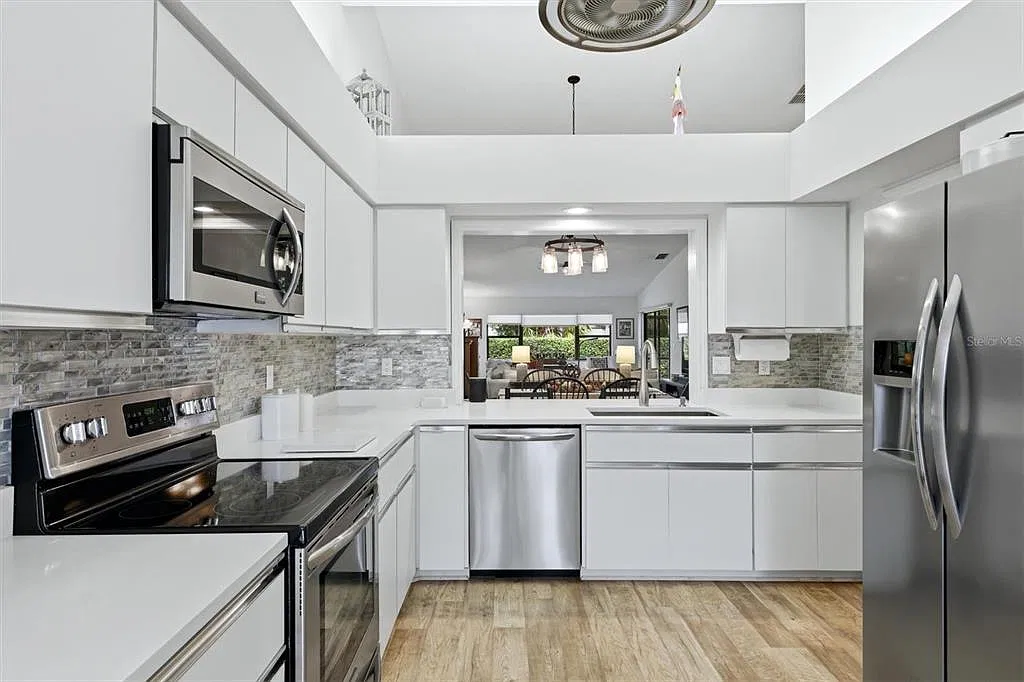 3 bed, 2.5 bath, 1985 sqft, $2,250 — Photo 3