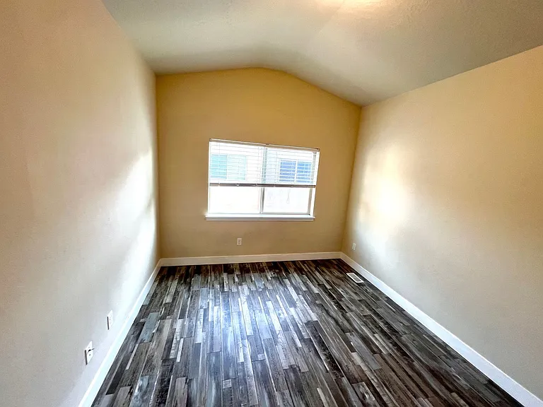 130 W Canley Vale Ln — Photo 5