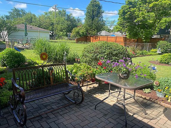 4th image of 29462 Magnolia Dr