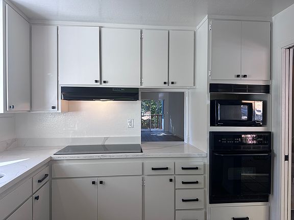 3rd image of 133 Ascot Ct #A