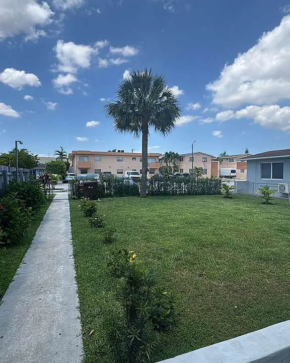 View to the (19th) Street from front porch patio