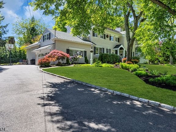 2nd image of 935 Minisink Way
