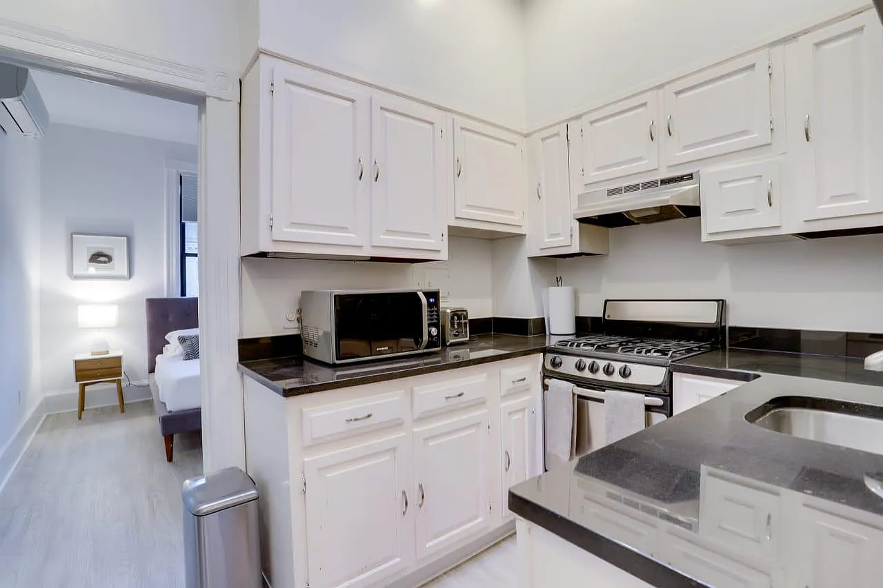 2 bed, 1.5 bath, 1000 sqft, $5,000 — Photo 3