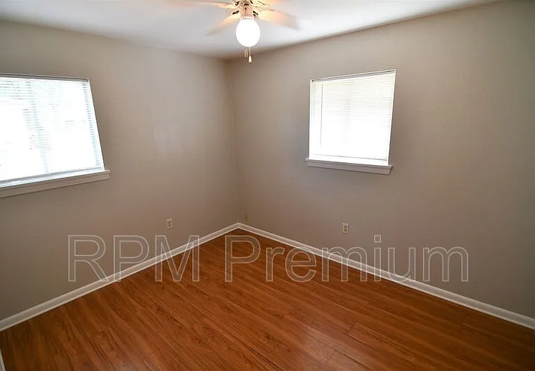 2424 Toledo St — Photo 13