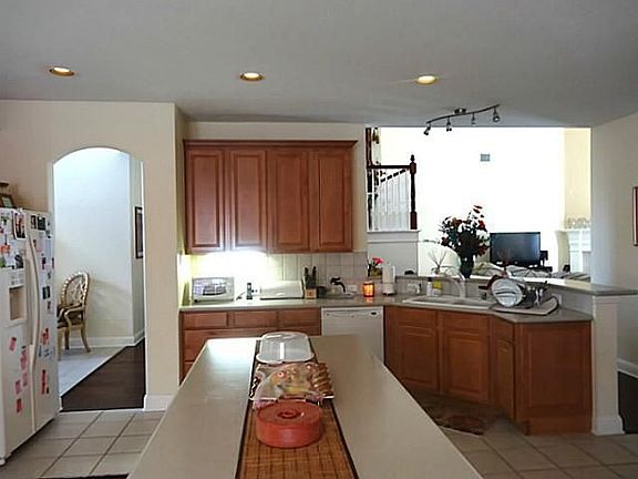 4th image of 4432 Red Barn Dr