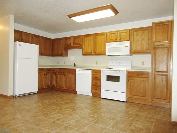 2nd image of 960 Linden Dr APT 103