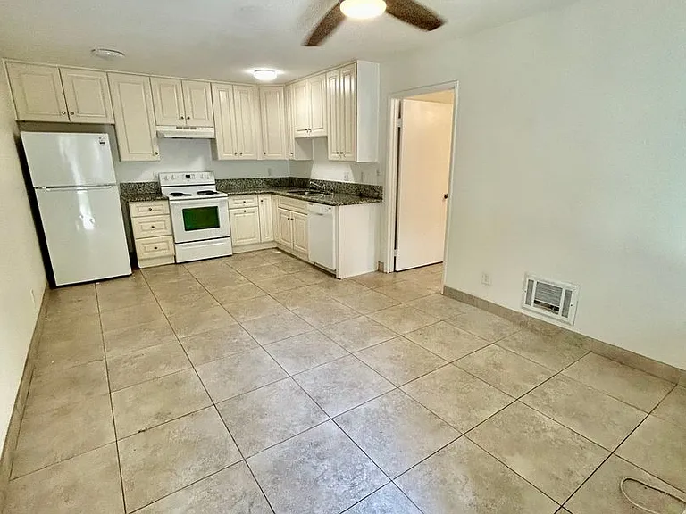 4960 Clairemont Mesa Blvd #104 — Photo 2