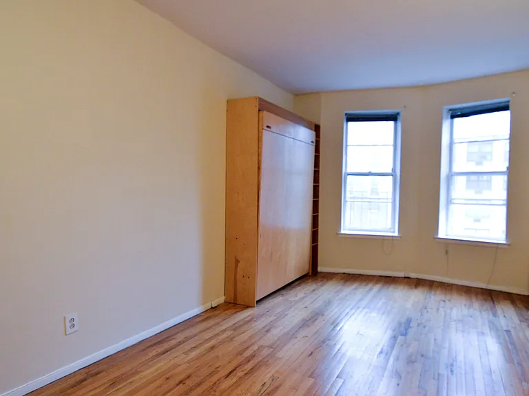 234 E 14th St #4C — Photo 1