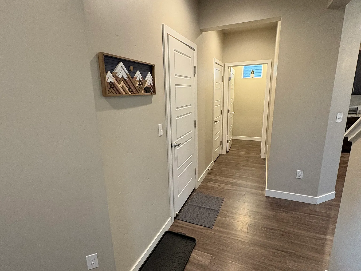 4 bed, 2.5 bath, 1850 sqft, $3,200 — Photo 4
