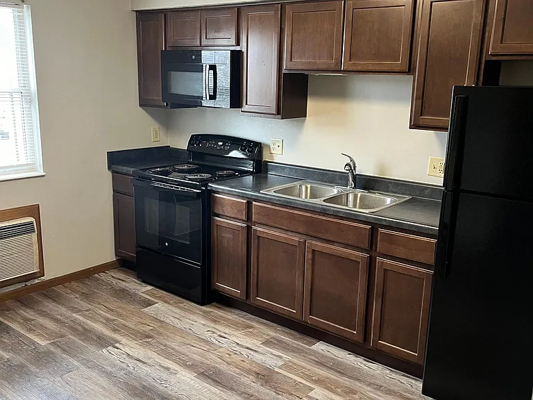 650 Larch St #B — Photo 1