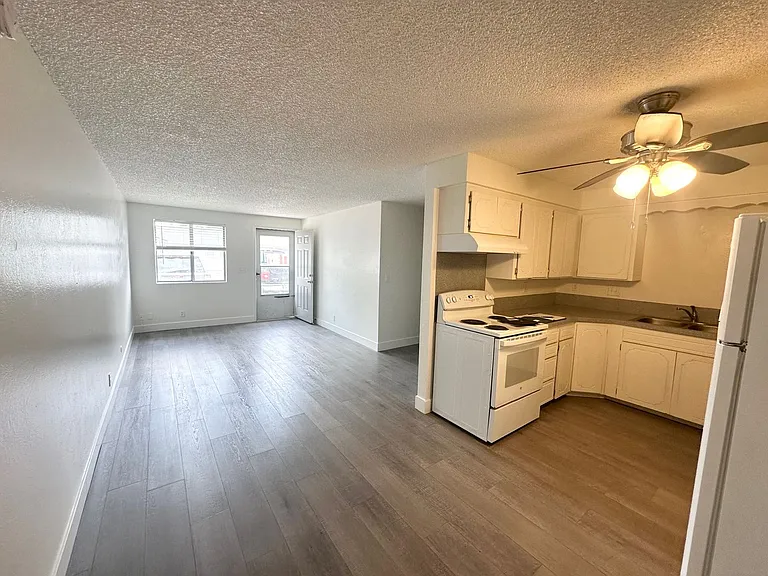 144 Smith Ave #14 — Photo 11