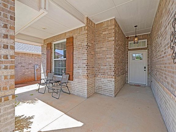 4th image of 801 NW 192nd Ter