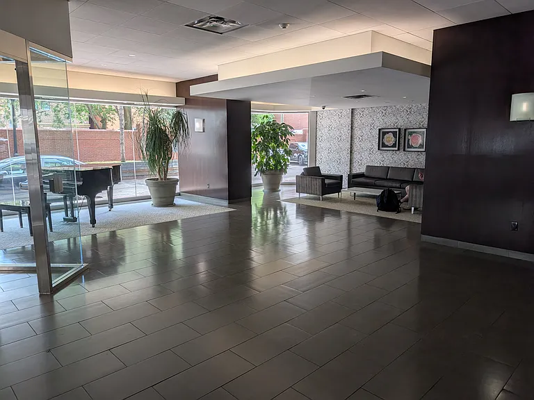 705 King St W — Photo 15