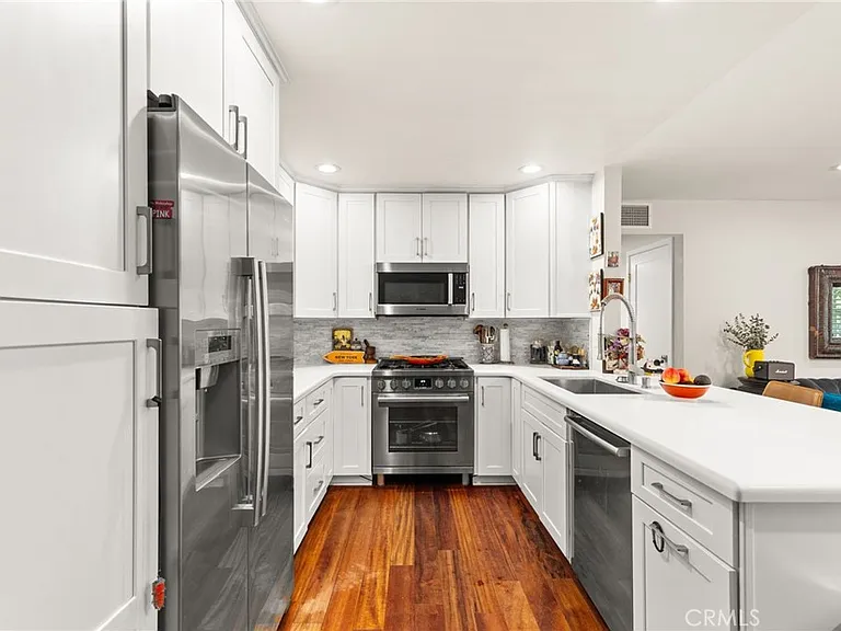 3860 Amberly Dr — Photo 8