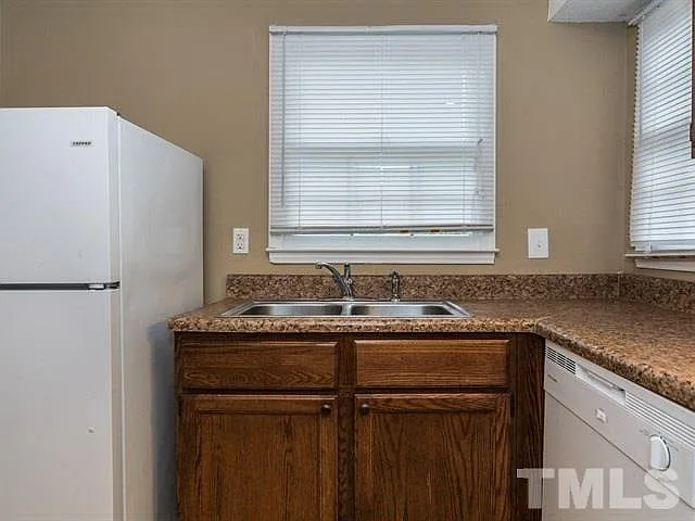 2 bed, 2.5 bath, 1258 sqft, $1,525 — Photo 2