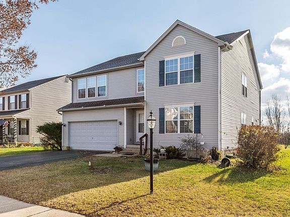 2nd image of 4881 Elmont Pl