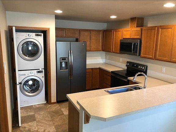 4th image of 300 W 25th St #300B