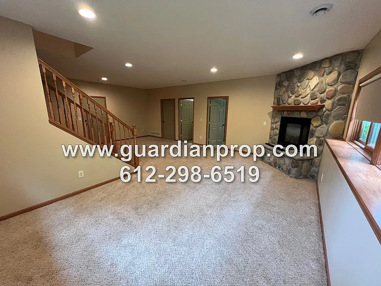 1158 Summit Ave — Photo 14