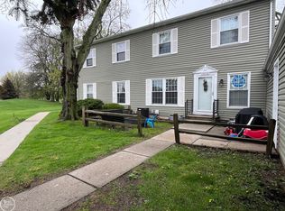 38536 Harbor Ln, Clinton Township, MI 48038