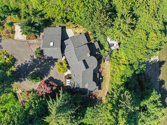 5th image of 2424 44th Ave NW