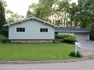 1810 Council Crest Dr, Rockford, IL 61107