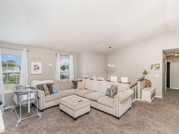 5th image of 9 N Brushwood Ct