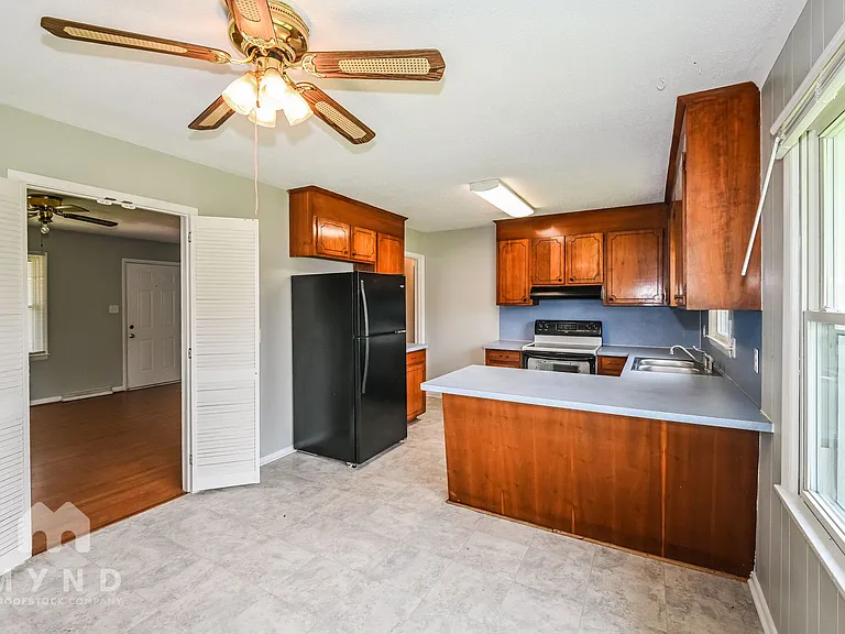 221 Tanglewood Dr — Photo 9
