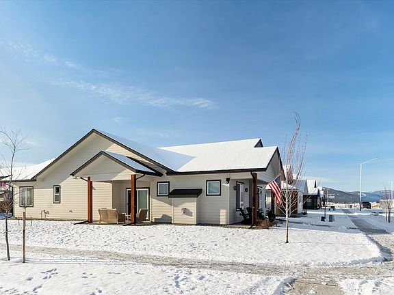 4th image of 702 August Way