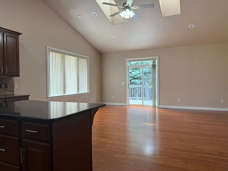 400 Sterling Dr — Photo 6