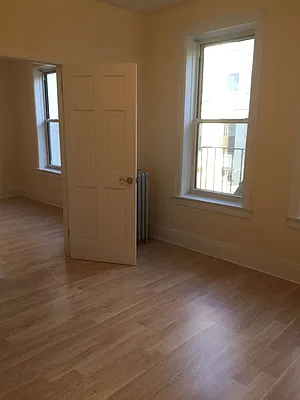 Rented by Metroline Realty | media 8