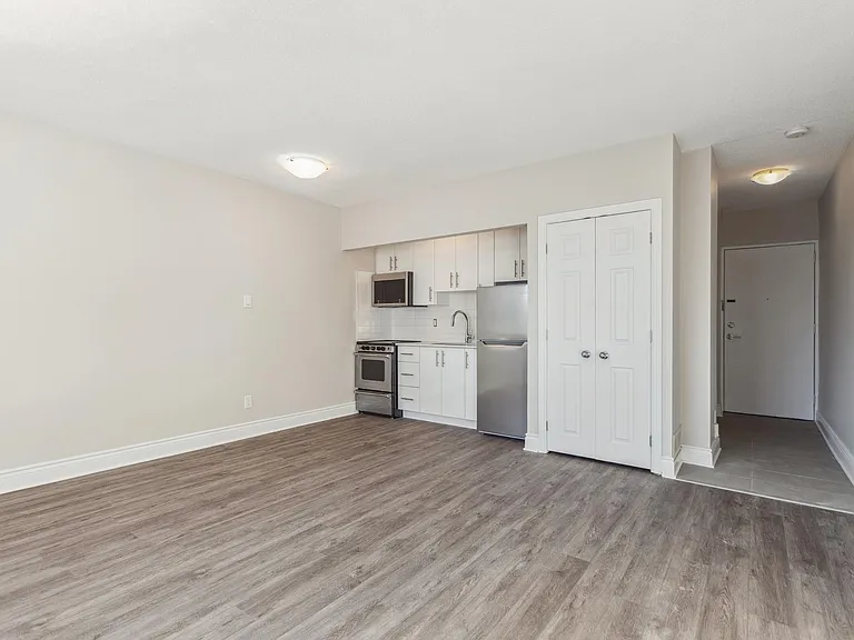 200 Bronson Ave — Photo 29