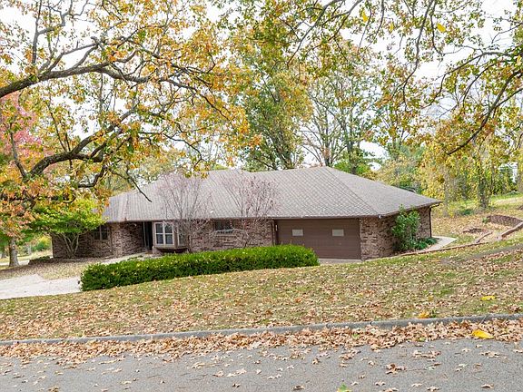 3rd image of 167 Woodcliff Pl