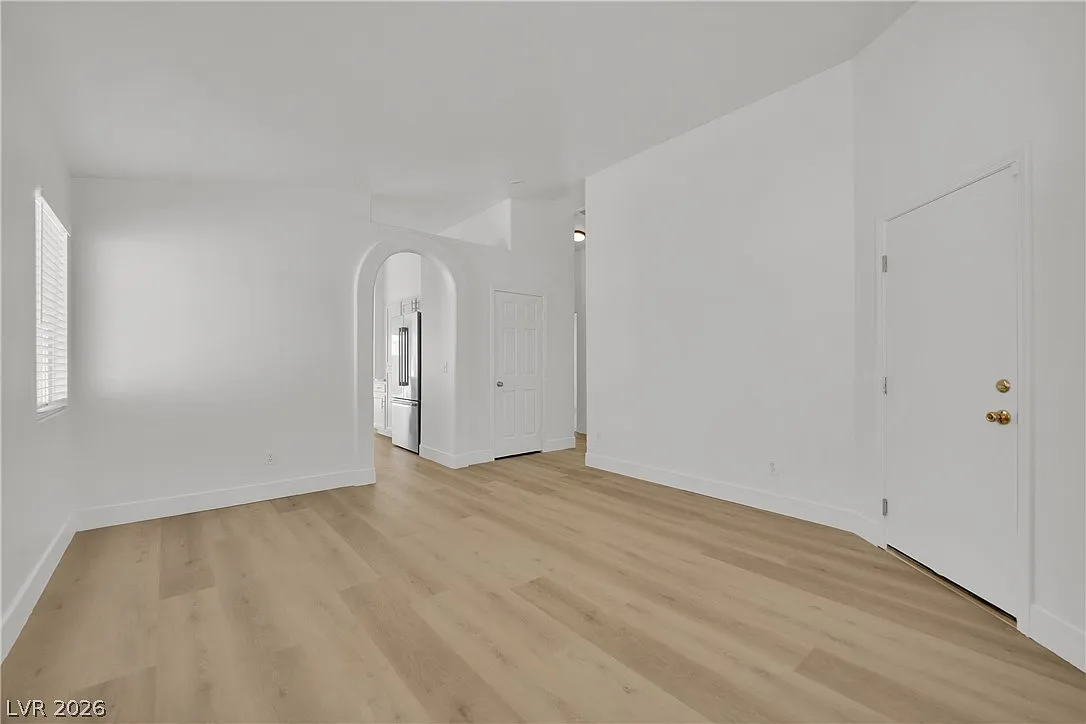 3 bed, 2.0 bath, 1230 sqft, $2,100 — Photo 2