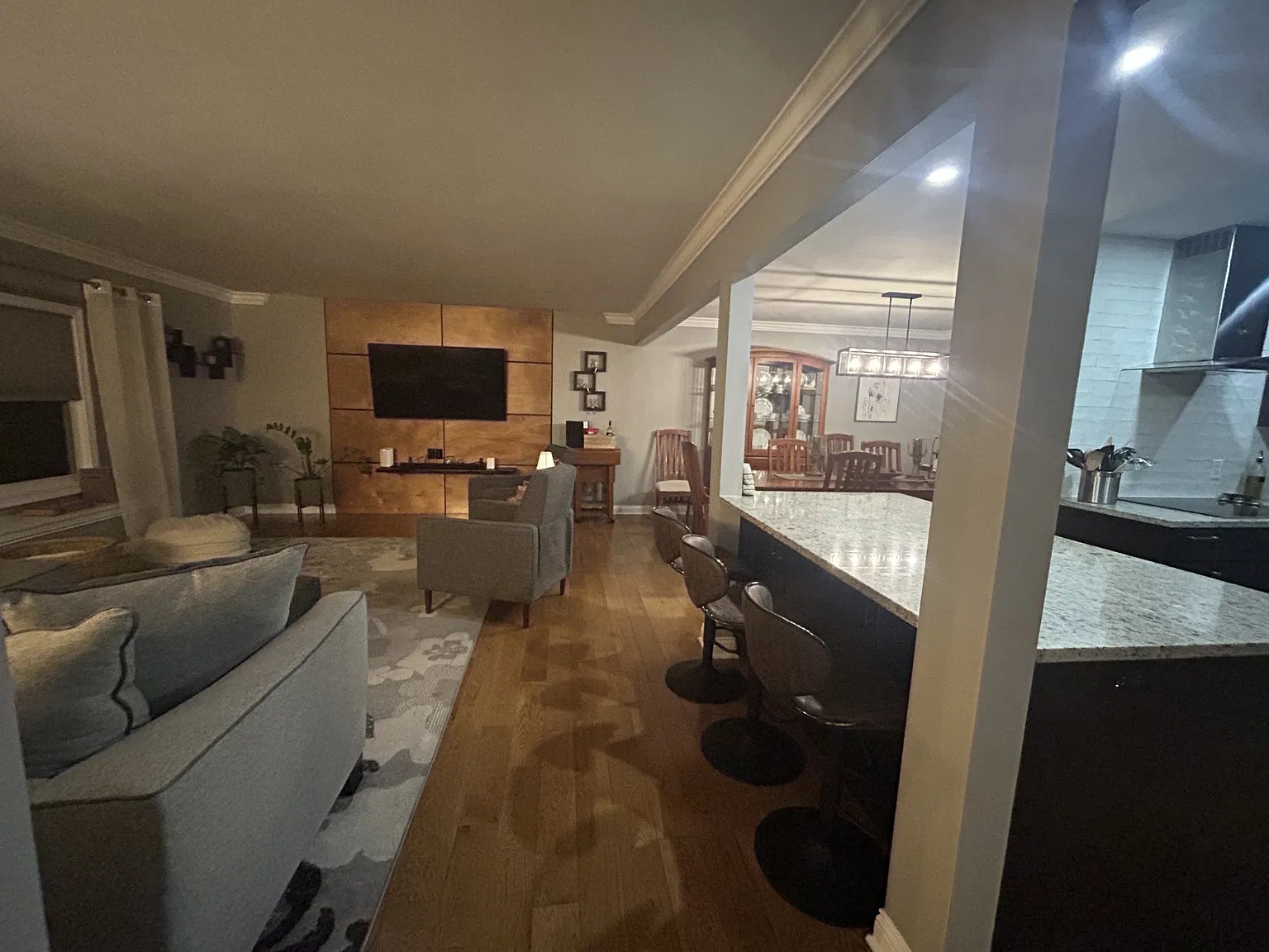 4 bed, 2700 sqft, $2,800 — Photo 2