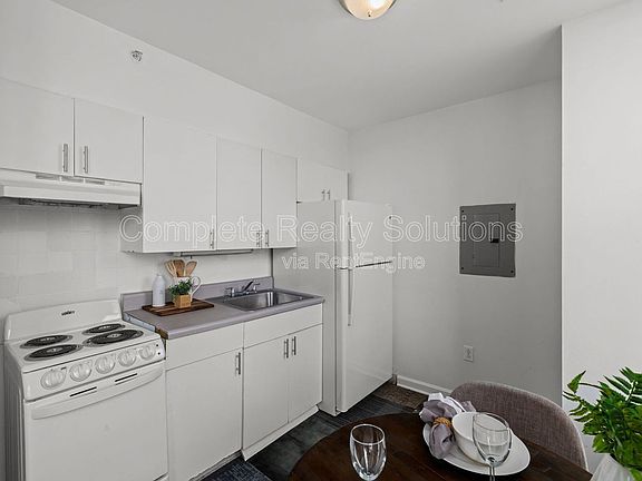 3rd image of 8612 Halls Ferry Rd #302
