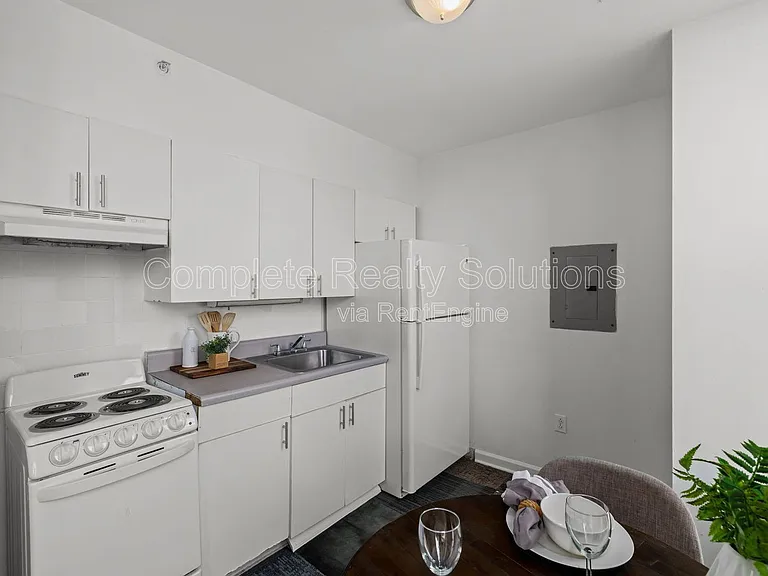 Riverview Apartments — Photo 5