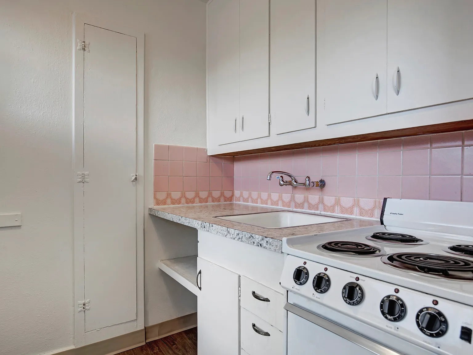 Studio, 375 sqft, $1,178 — Photo 2