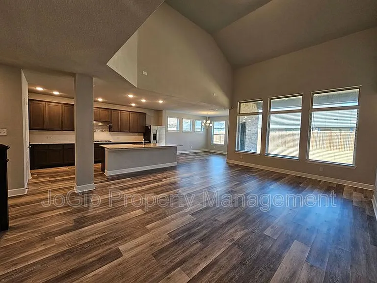 1740 Jamestown Dr — Photo 24
