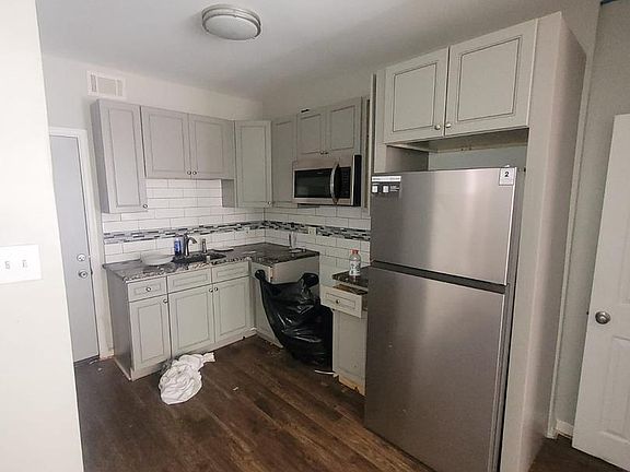 4th image of 3178 Agate St