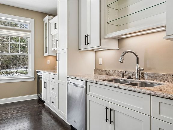 5th image of 883 Hearthstone Cir