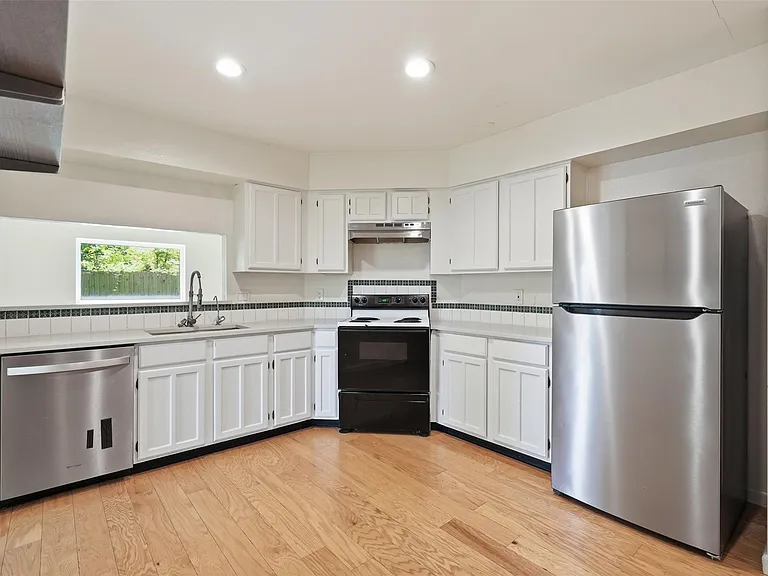 214 Glen Haven Ct — Photo 11
