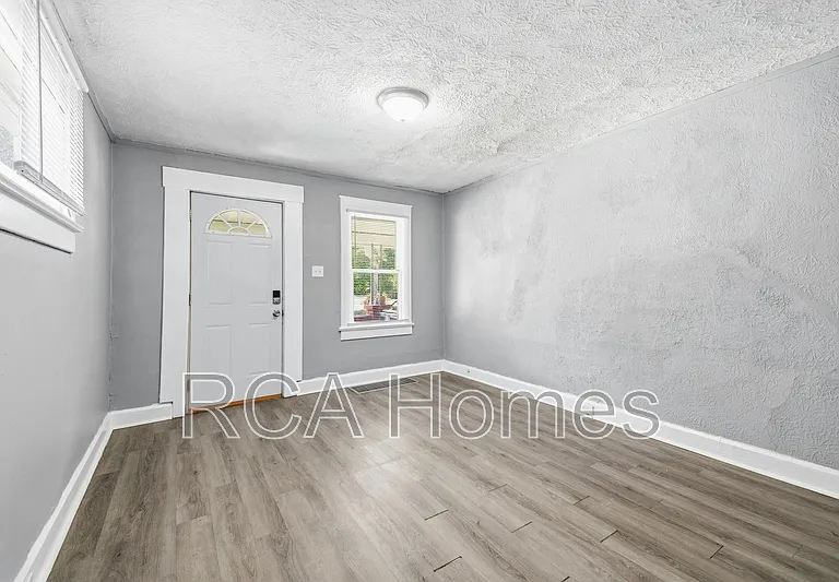 1358 N Gale St — Photo 2